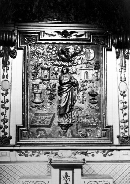 Retable. Bas-relief en bois du panneau central : les litanies de la Vierge