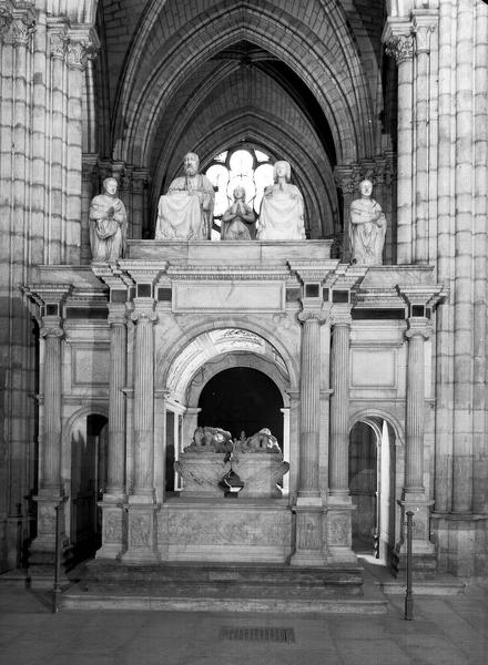 Tombeau de François 1er, de Claude de France et de trois de leurs enfants, François, Charles et Charlotte : ensemble de face