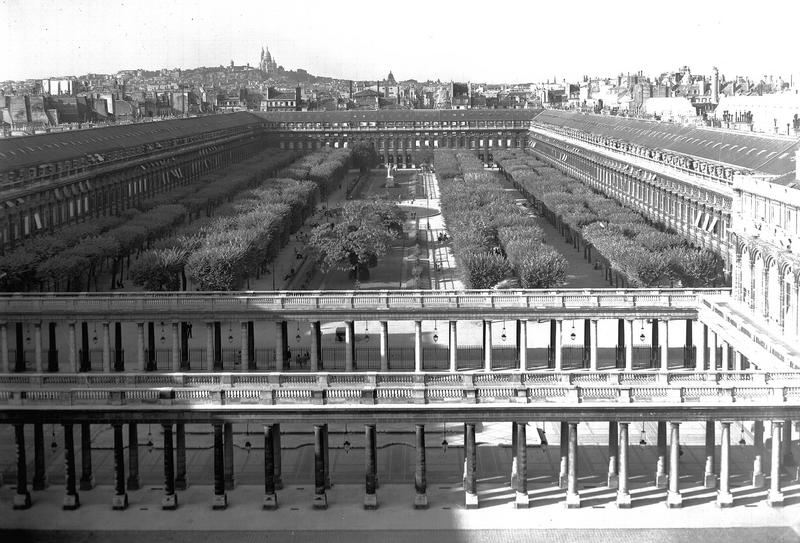 Vue d'ensemble des galeries et du Jardin, prise du Conseil d'Etat