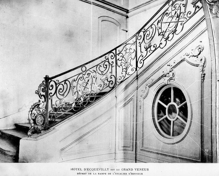 Départ de la rampe d'escalier d'honneur