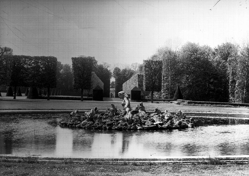 Bassin du parc : Scylla entourée des monstres marins