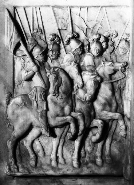 Tombeau de François 1er, de Claude de France et de leurs enfants. Bas-relief : guerrier à cheval