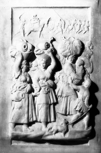 Tombeau de François 1er, de Claude de France et de leurs enfants. Bas-relief : pillage d'une cité d'où fuient les habitants