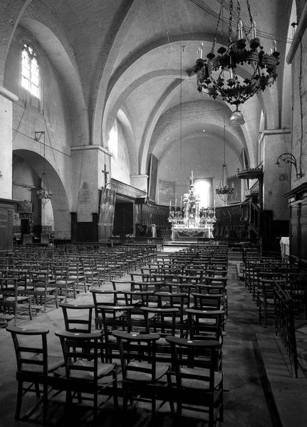 Eglise : vue intérieure de la nef vers le nord-est