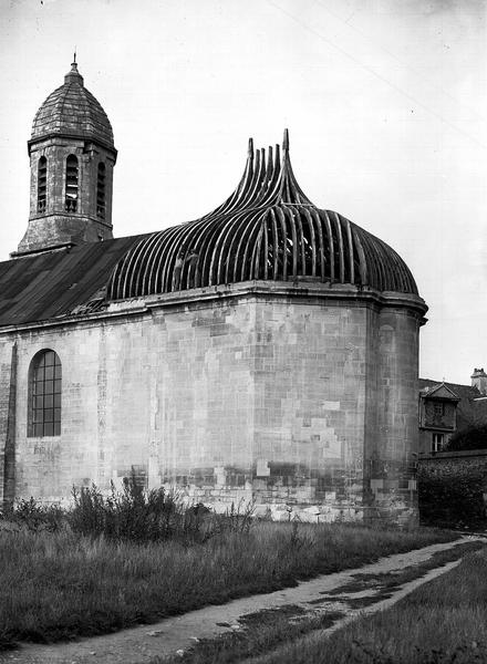 Abside sud-est : charpente en carène