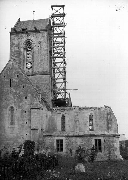 Façade sud : clocher et abside. Couverture démolie