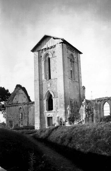 Restes de l'église et clocher