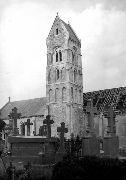 Façade sud et clocher : toiture endommagée