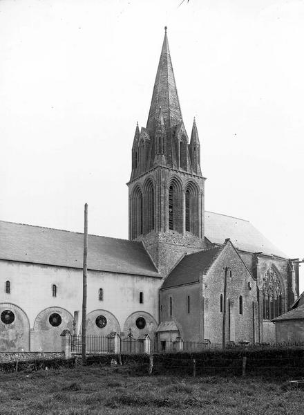 Façade sud : transept et clocher