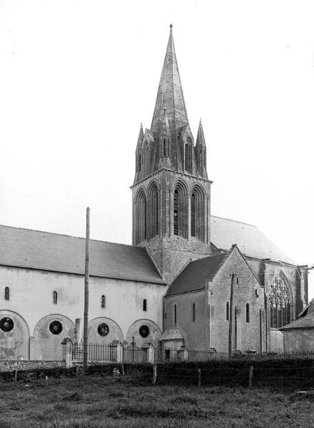 Façade sud : transept et clocher