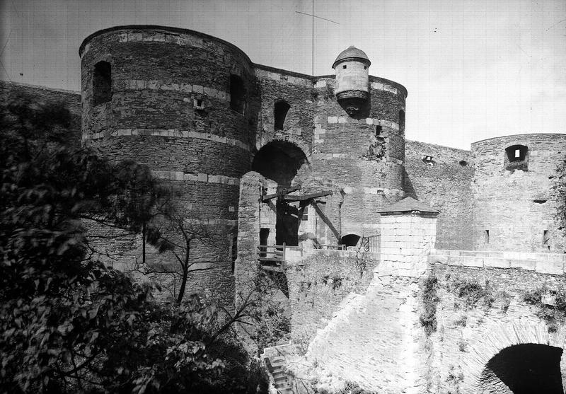 Entrée du pont-levis