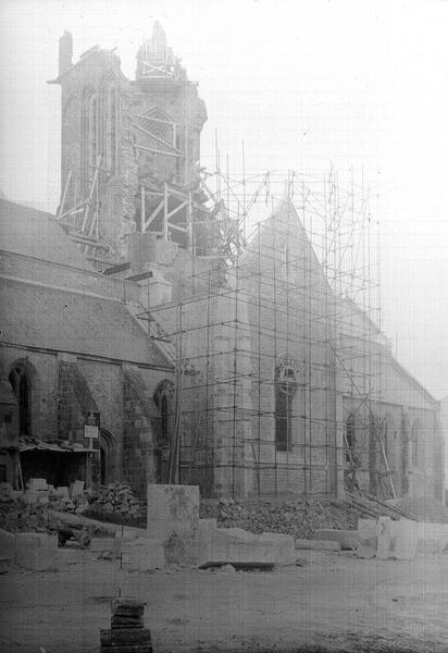 Façade sud. Tour centrale démolie. Réfection du transept sud