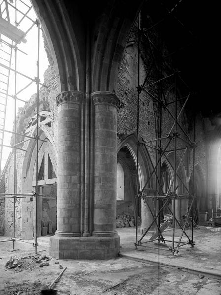 Vue intérieure de la nef et du transept