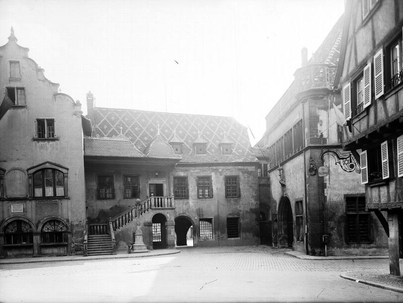 Façade avec escalier