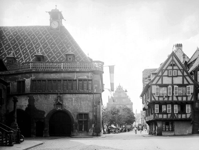 Façade avec porche gothique