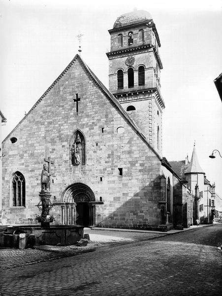 Façade ouest de l'église et fontaine