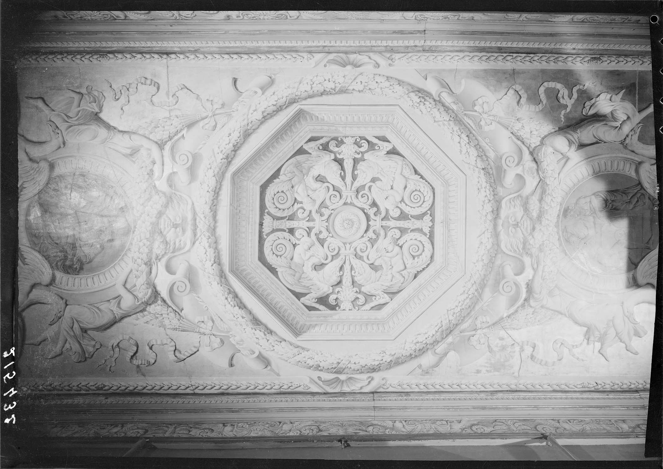 Détails du plafond du salon bibliothèque