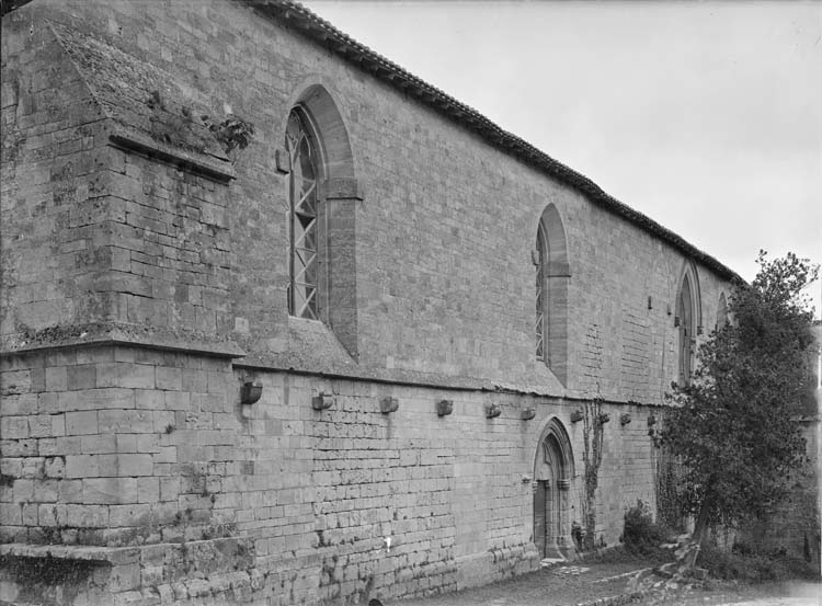 Façade sud, nef et portail