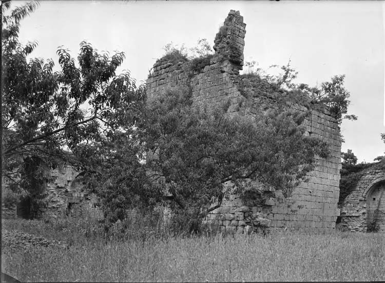 Donjon carré bâti par Edouard III d'Angleterre