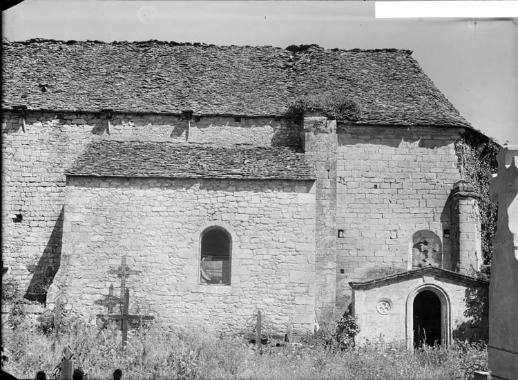 Façade sud côté cimetière, partie est