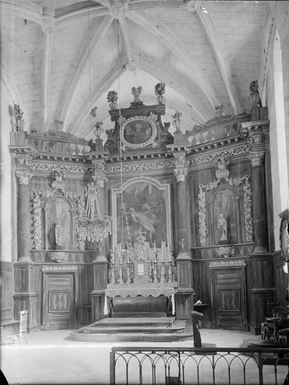 Retable en bois peint sculpté, dans le choeur