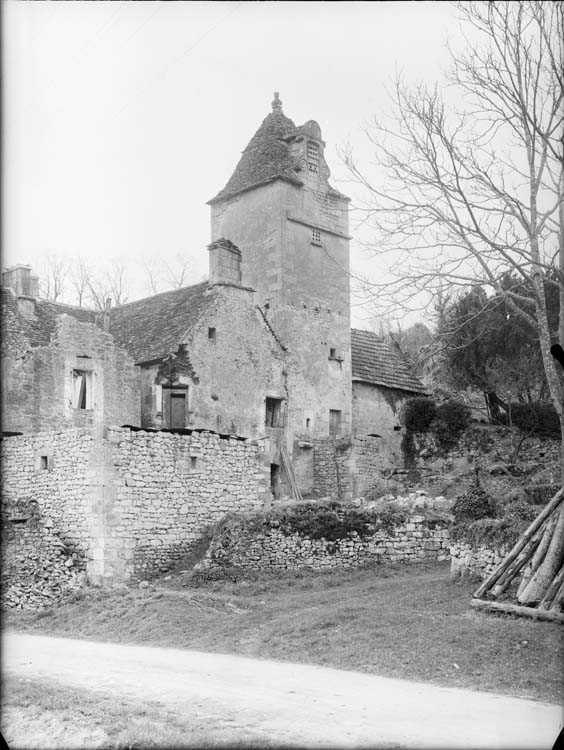 Lucarnes décorées de coquilles et de volutes