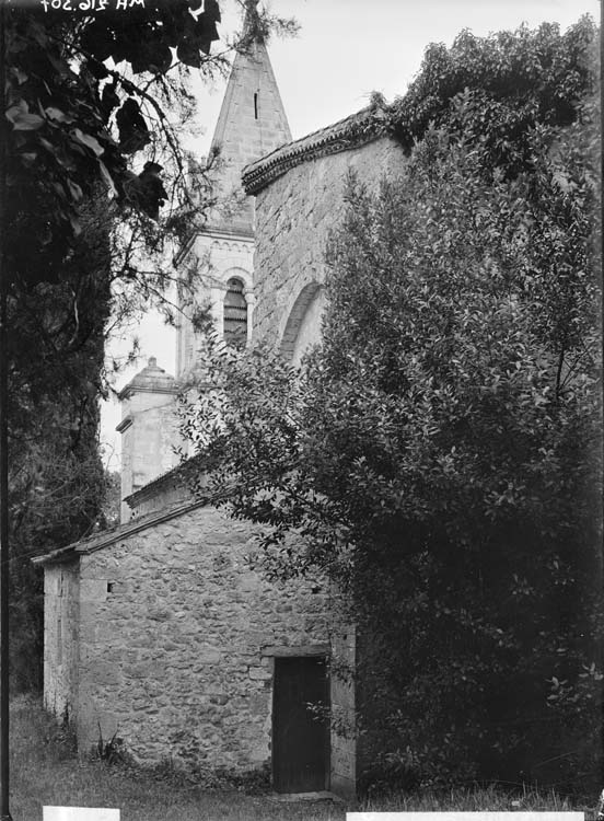 Extérieur, clocher et sacristie, vus du sud-est