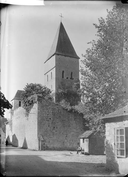 Clocher de l'église à la croisée du transept, face est