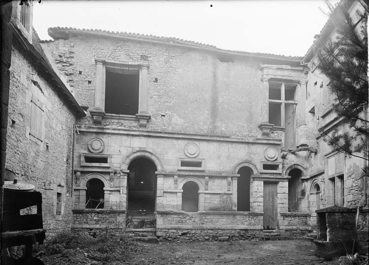 Cour intérieure : façade Renaisssance