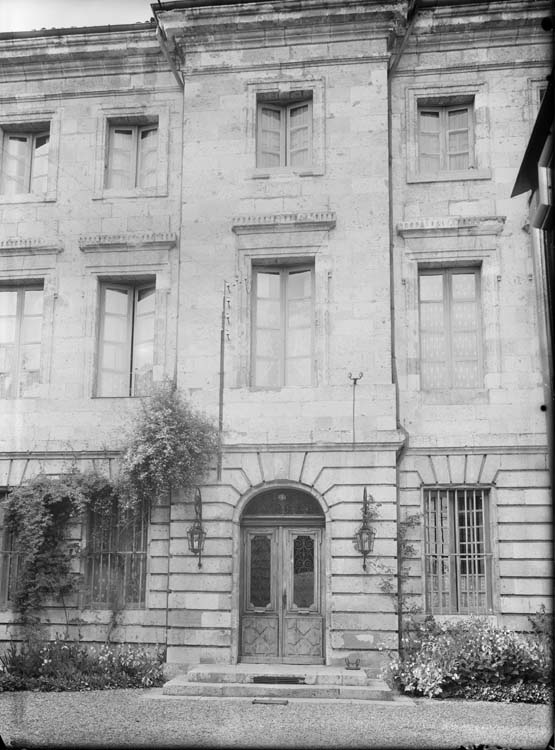 Façade sur la cour