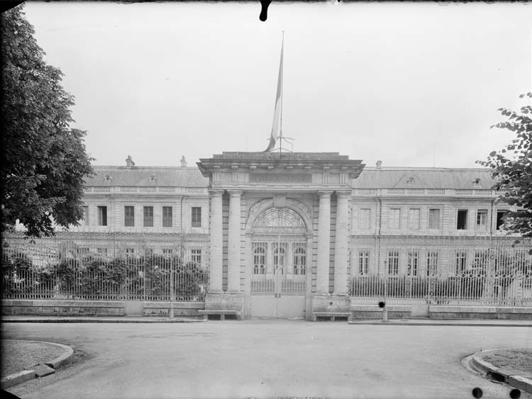 Façade nord et portail d'honneur