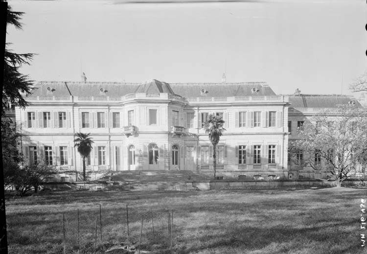 Façade sud sur les jardins