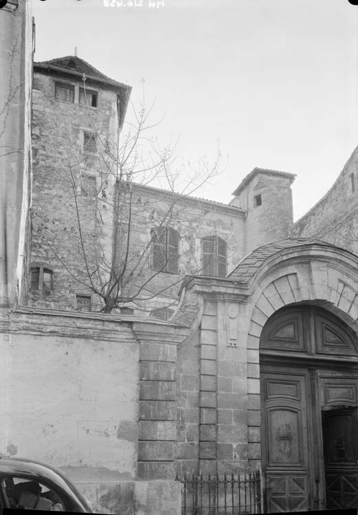 Porche sur la rue