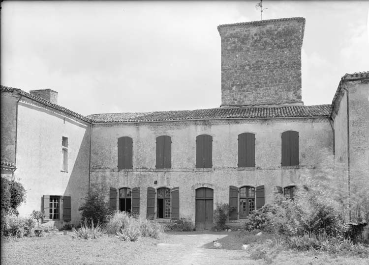 Façade sur la cour