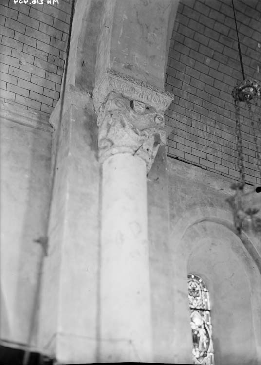 Intérieur, chapiteaux historiés à l'entrée de l'abside côté nord