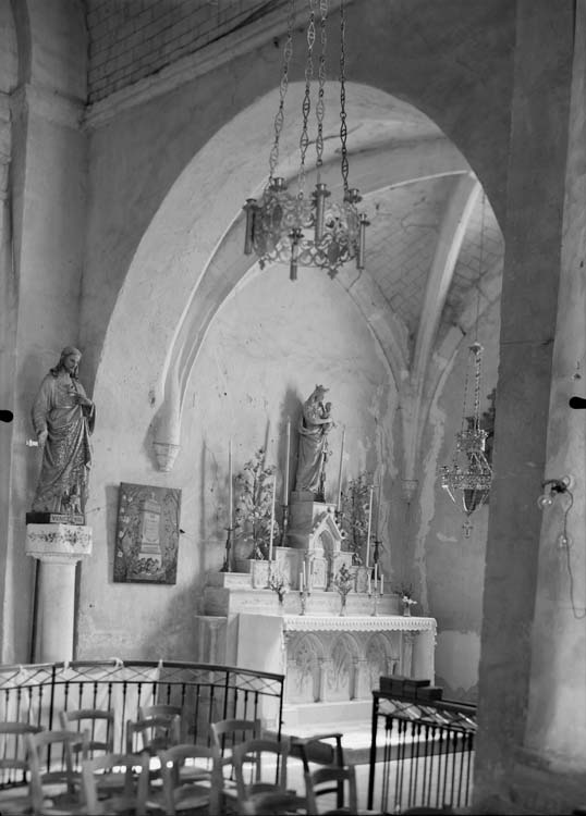 Intérieur, chapelle de la Vierge ouvrant dans le chœur côté sud