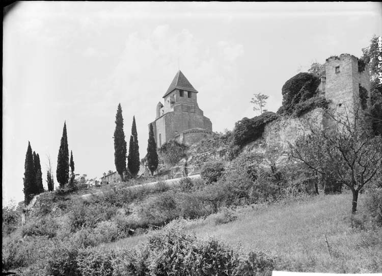 Cimetière et ruines du château