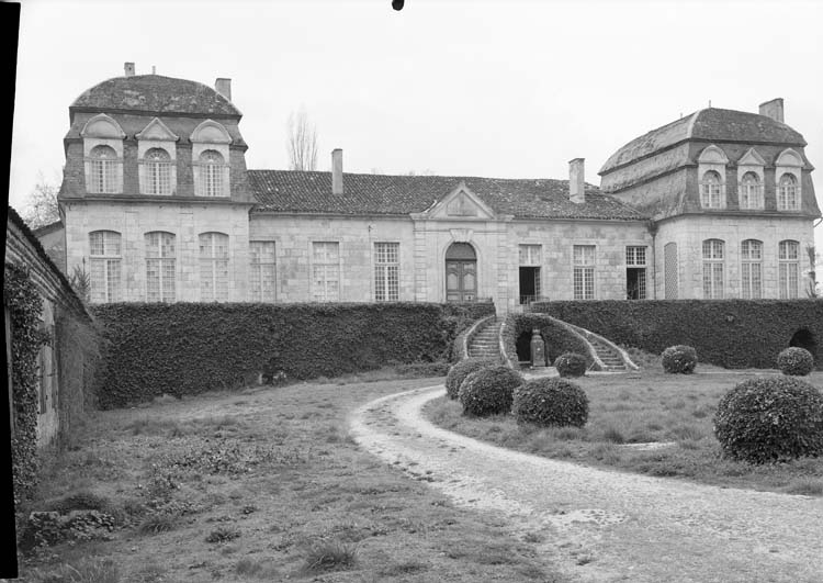 Façade principale, ensemble sur cour