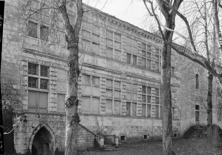 Extérieur , façade sur la cour : galerie Renaissance