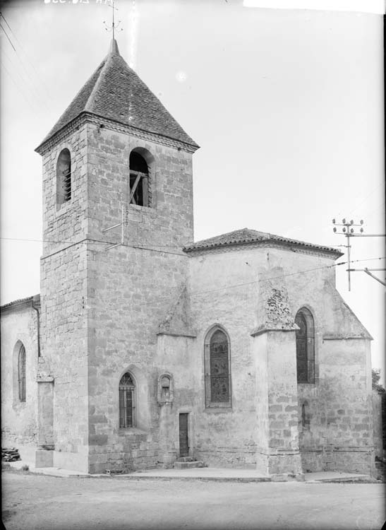 Extérieur, clocher à l'angle sud-est de l'église, face est et choeur pentagonal (petit oratoire près de la porte du clocher)