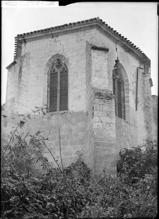 Extérieur, chevet : fissures des murs