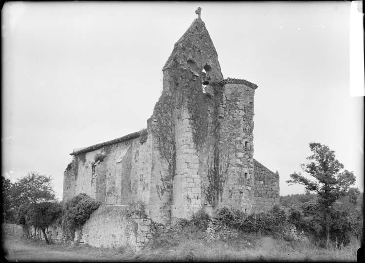 Ensemble nord ouest : clocher-mur et tour