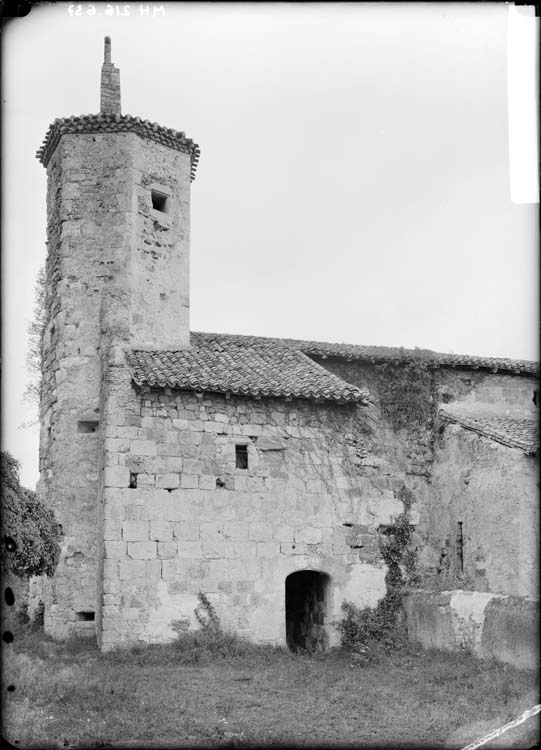 Façade sud : tour à pans