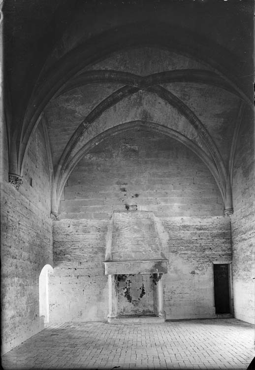 Tour d'angle, chambre voûtée sur croisée d'ogives