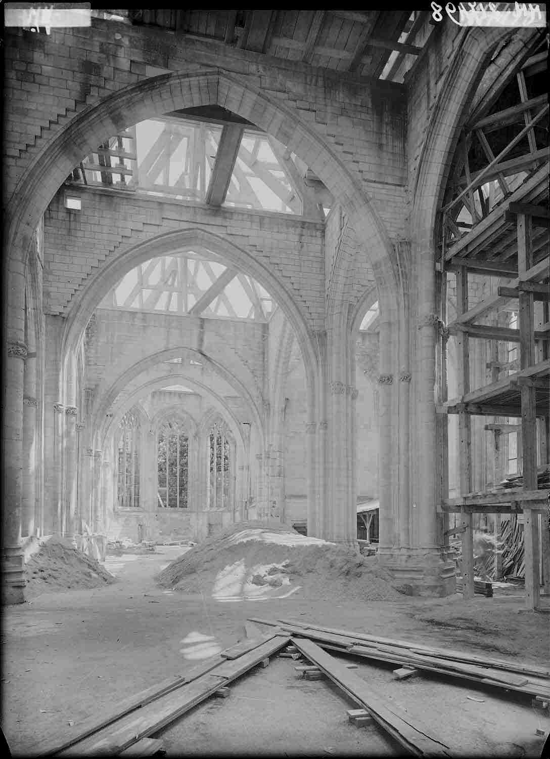 Intérieur, nef et choeur