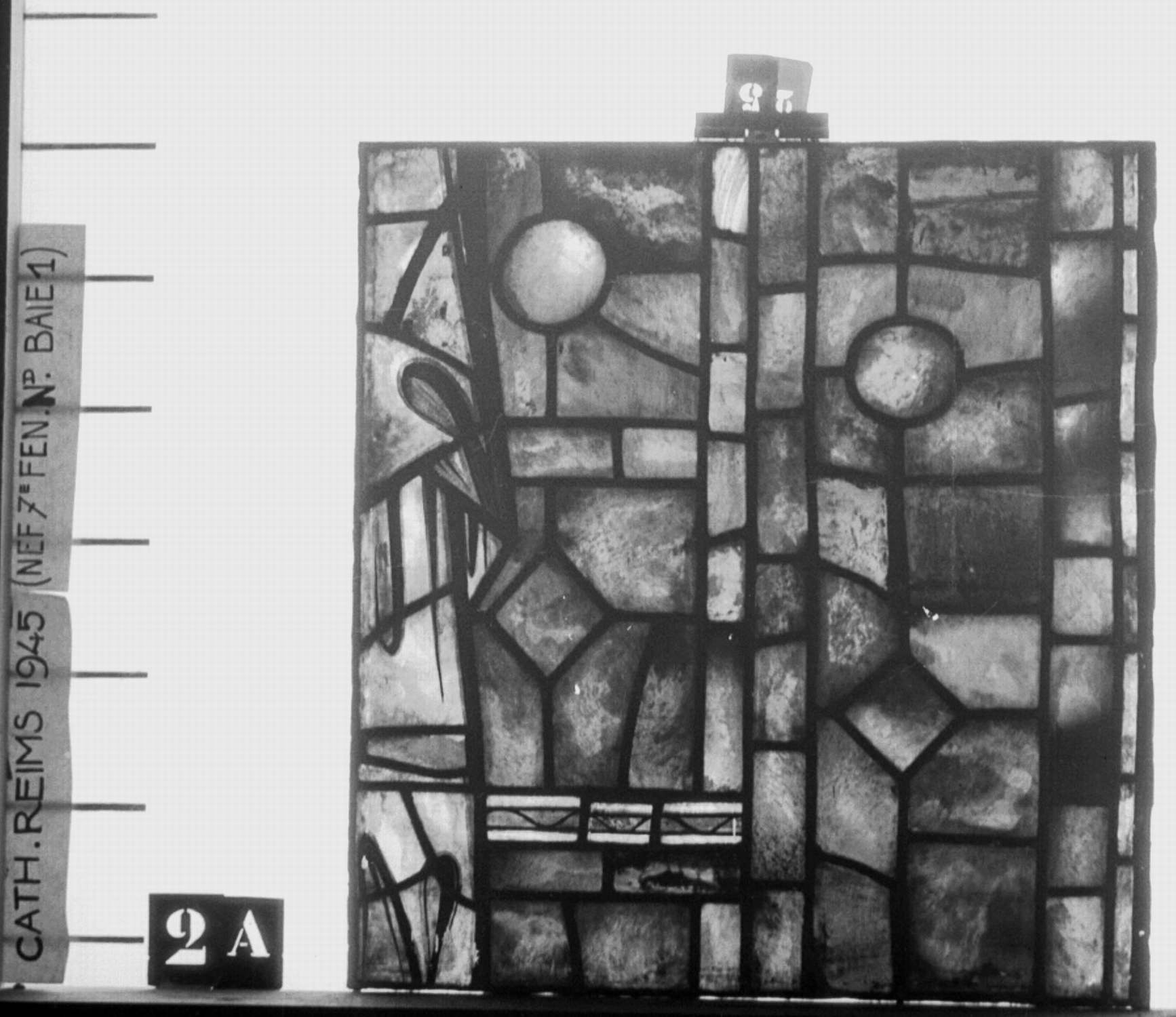Baie I, 7ème fenêtre de la nef, panneau de vitrail 2A 25
