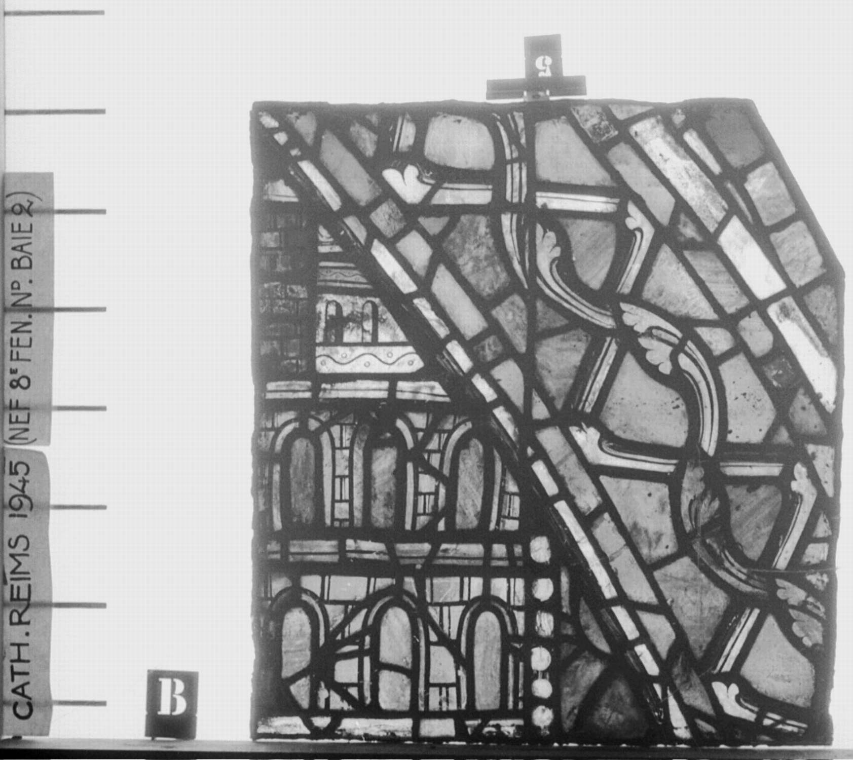 Baie II, 8ème fenêtre de la nef, panneau de vitrail B5