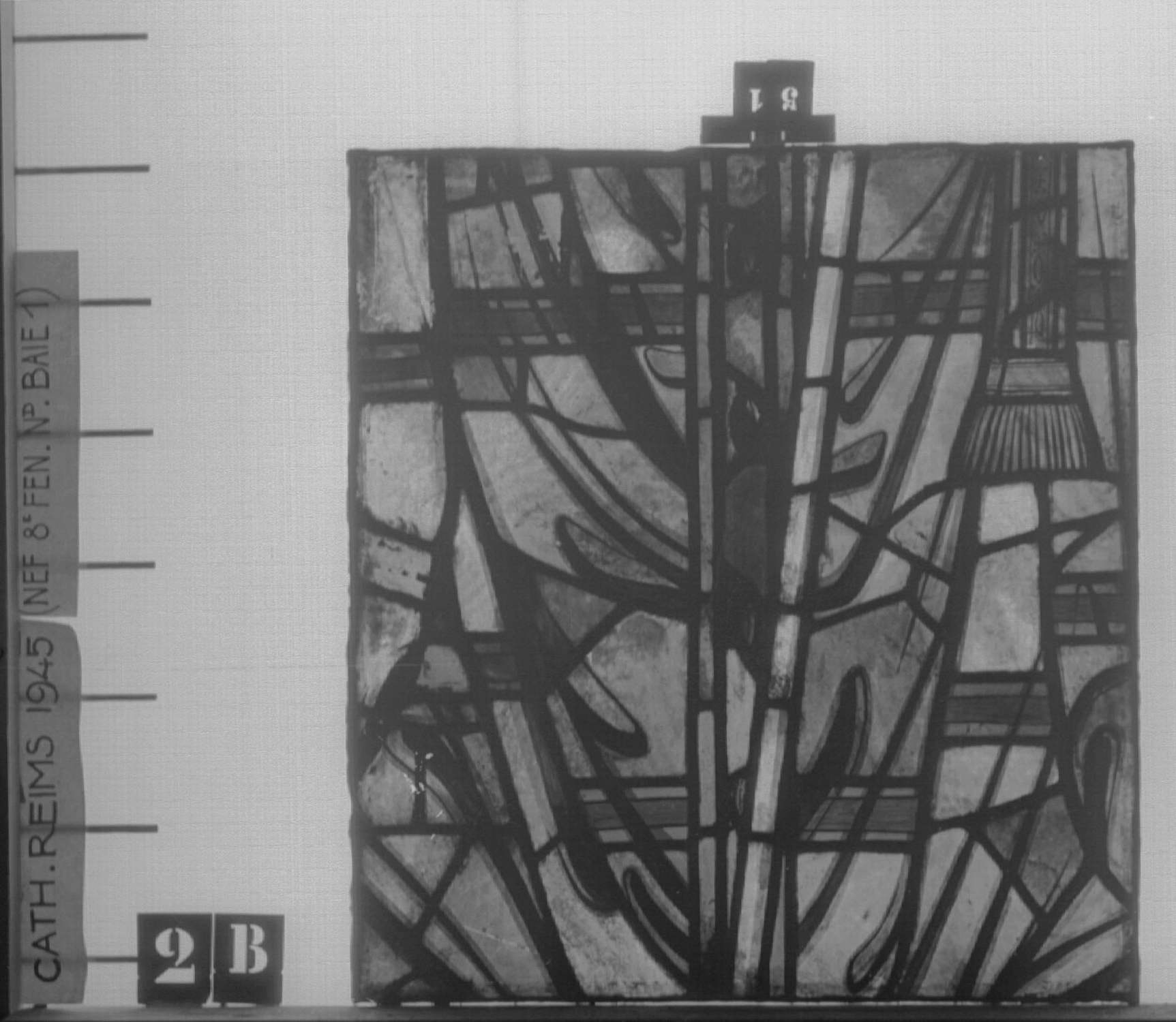 Baie I, 8ème fenêtre de la nef, panneau de vitrail 2B 51