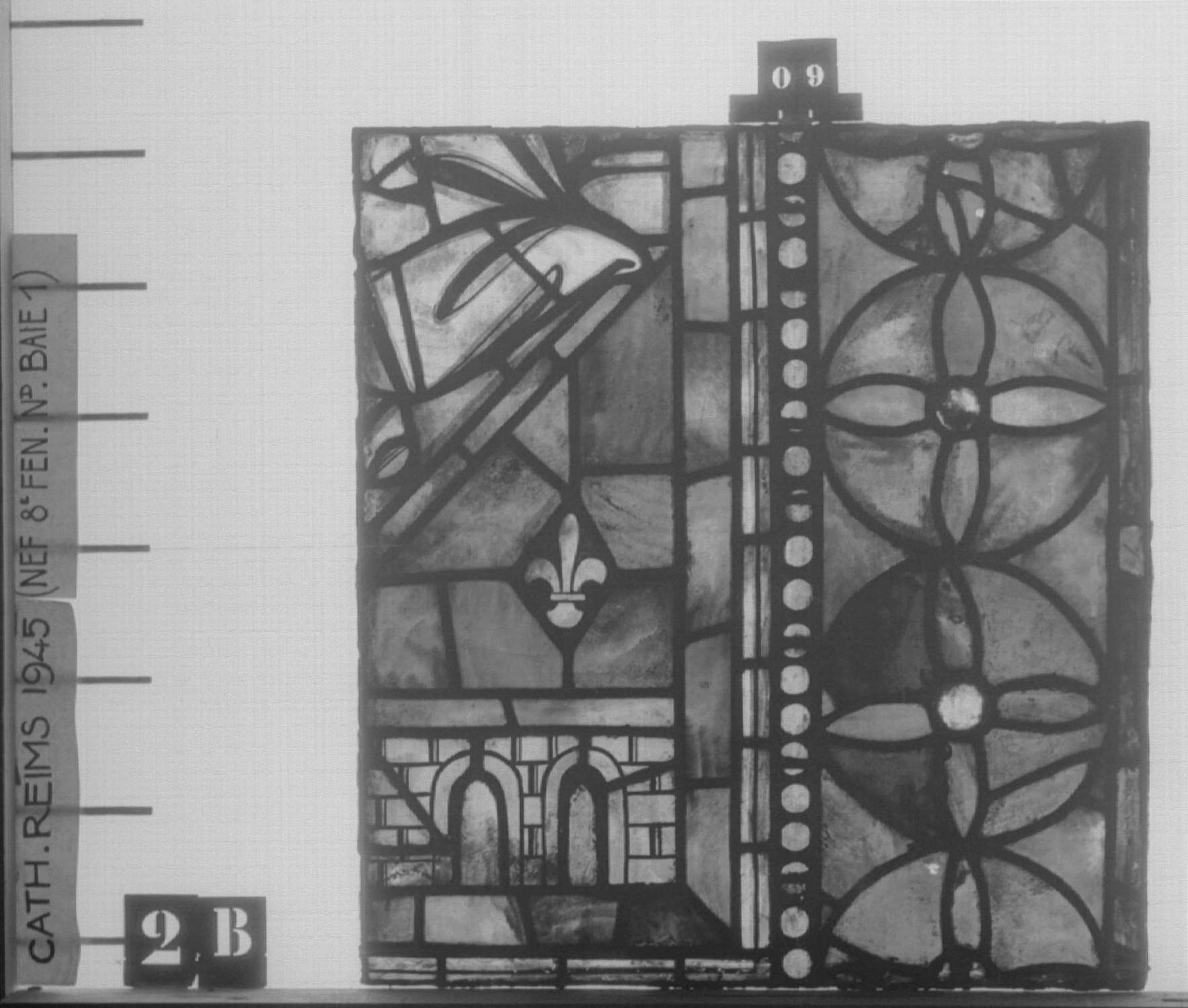 Baie I, 8ème fenêtre de la nef, panneau de vitrail 2B 60