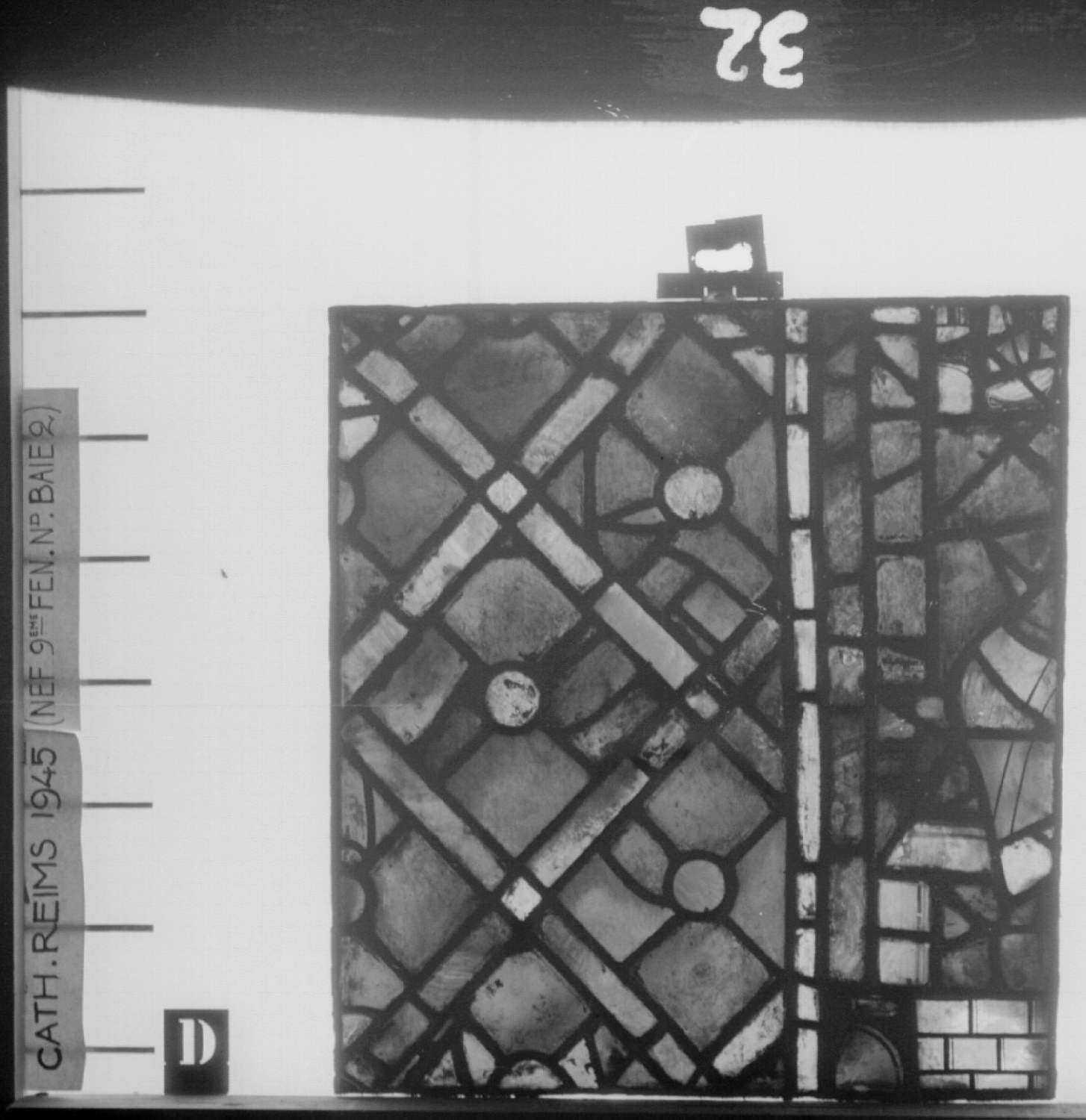 Baie 2, 9ème fenêtre de la nef, panneau de vitrail D32